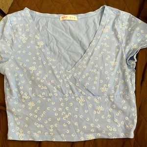 Blue cropped white flower shirt